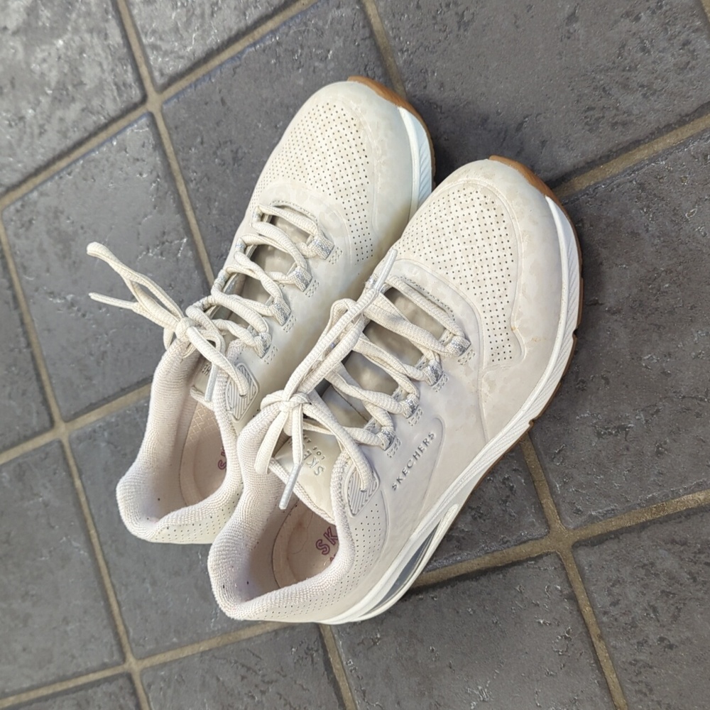 Sketchers woman's 6.5 cream leopard print sneakers